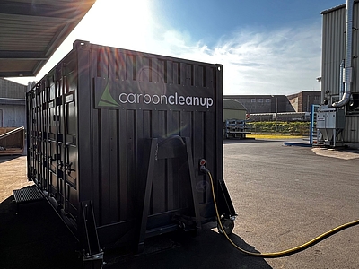 Die patentierte Carbon Cleanup Unit ermöglicht das Umwandeln von Faserverbundabfällen in hochwertige Rohstoffe